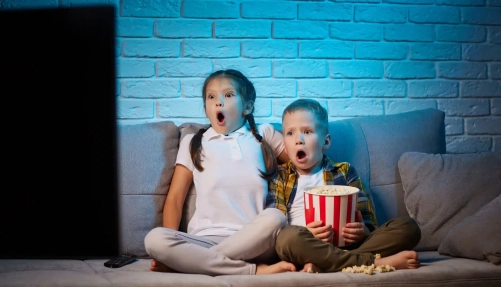 Reacción de dos niños ante la calidad de imagen